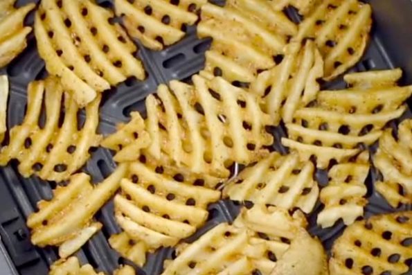 How to Make Crispy Waffle Fries in Air Fryer